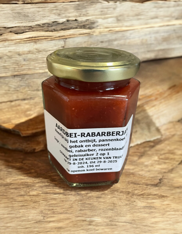 Aardbei rabarber jam uit de limburgse keuken van Truus